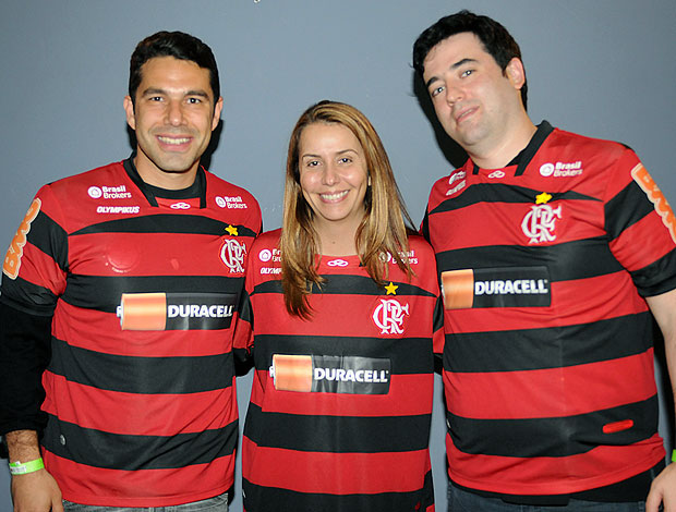 Patrícia Amorim posa com detalha na camisa do Flamengo (Foto: Fernando Azevedo / FlaImagem)