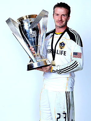 Beckham com a taça da MLS (Foto: Getty Images)
