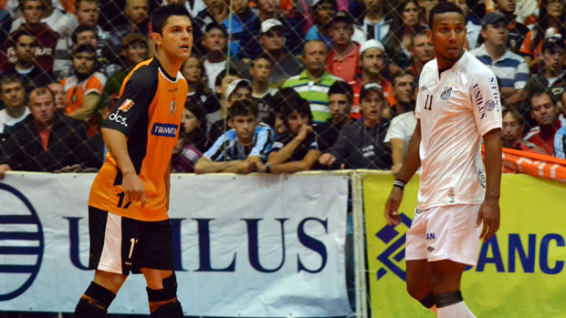 Carlos Barbosa vence o Santos no primeiro jogo da final da Liga Futsal (Foto: Divulgação)