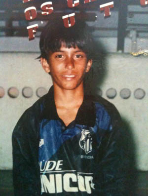 Paulo Vitor, goleiro de futsal do Santos, na infância (Foto: Reprodução Facebook)
