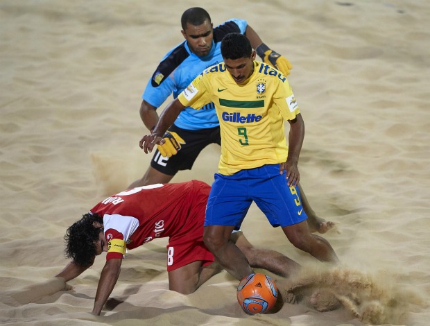 Brasil futebol de areia Emirados Árabes (Foto: Divulgação / BSWW)