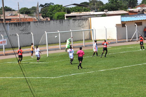 Abertura da Copa Ueze Zahran de Futebol Feminino, em Campo Grande, MS (Foto: Leandro Abreu/G1 MS)