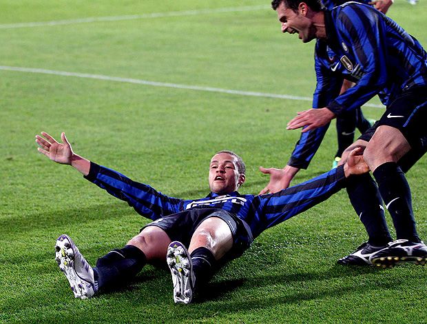 Luc Castaignos comemora gol do Inter de Milão (Foto: Reuters)
