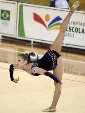 Emanuelle Lima, da Escola Santa Adame (ES), ginástica rítmica Olimpíadas Escolares em Curitiba (PR) (Foto: Gaspar Nóbrega / Inovafoto)