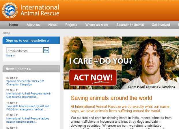 Puyol ajuda ONG de proteção aos animais (Foto: Reprodução)