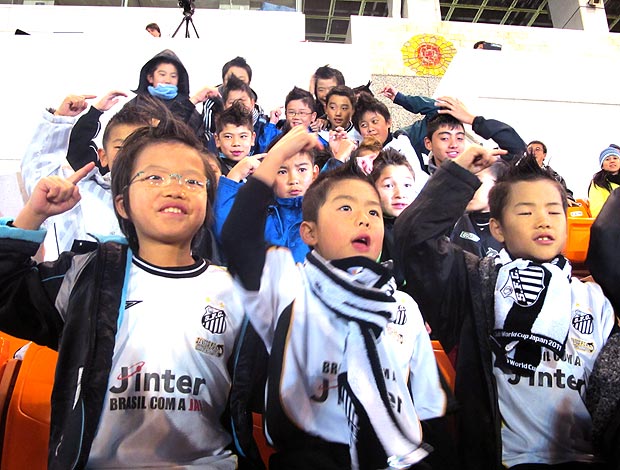 crianças no treino do Santos no Japão (Foto: Adilson Barros / GLOBOESPORTE.COM)