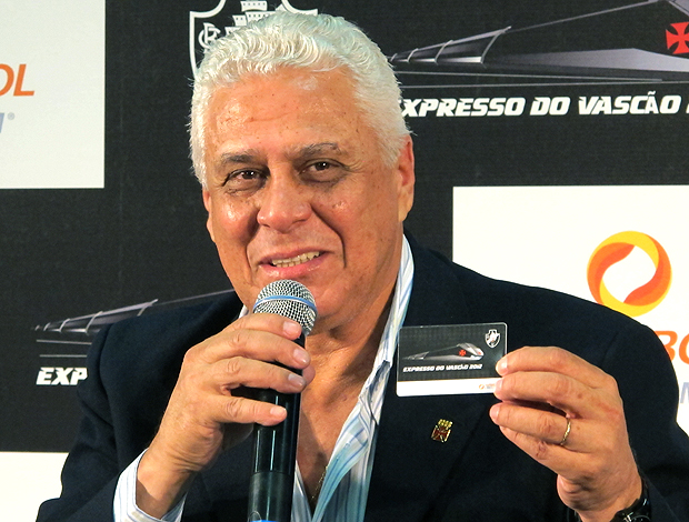 Roberto Dinamite no lançamento dos ingressos do Vasco para 2012 (Foto: Gustavo Rotstein / GLOBOESPORTE.COM)