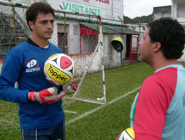 Rodrigo Calchi em treino pela Portuguesa Santista, quando teve de jogar a Série A3 (Foto: Israel Stroh)