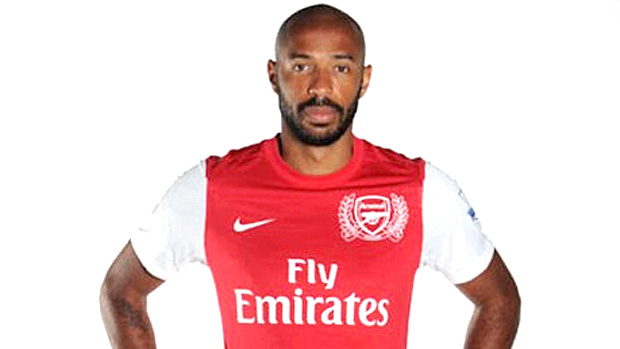 Henry com a camisa do Arsenal (Foto: Reprodução)