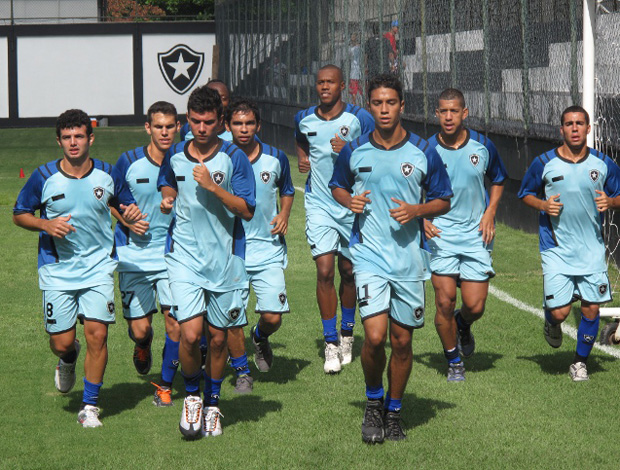 Jogadores do Botafogo fazem treino físico (Foto: Thales Soares/Globoesporte.com)
