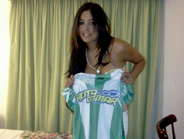 Larissa Riquelme camisa América de Pernambuco (Foto: Reprodução)