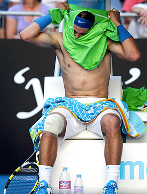 Rafael Nadal tênis lesão Australian Open 1r cadeira (Foto: Reuters)