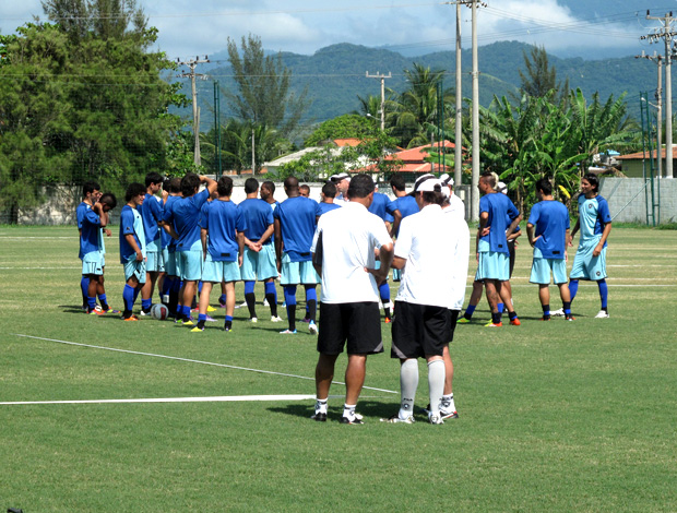 treino do Botafogo no campo do CT da CBV (Foto: Thales Soares / Globoesporte.com)