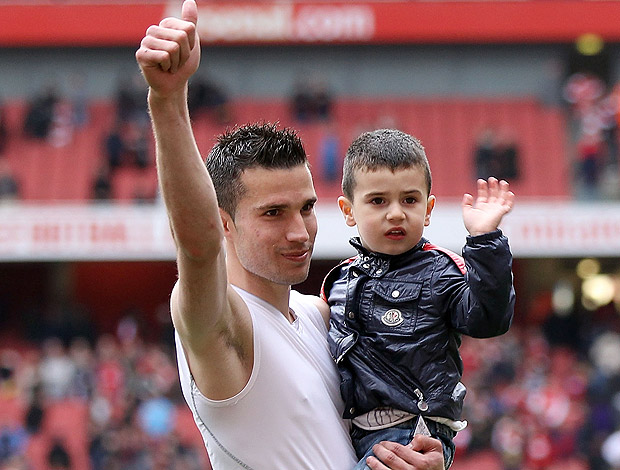 Robin Van Persie com o filho (Foto: Getty Images)