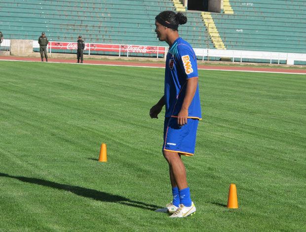 Ronaldinho durante treino em Sucre (Foto: Richard Souza/Globoesporte.com)