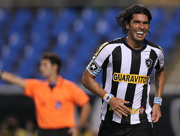 Loco Abreu gol Botafogo (Foto: Ag. Estado)