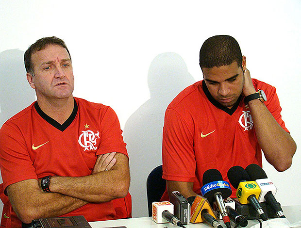 Cuca e Adriano na coletiva do Flamengo (Foto: Eduardo Peixoto / Globoesporte.com)