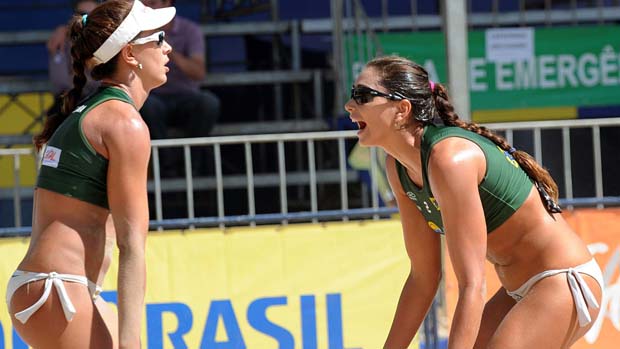 Maria Clara e Carol, jogadoras de vôlei de praia (Foto: Mauricio Kaye/Divulgação)