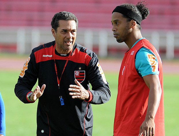 Vanderlei Luxemburgo e Ronaldinho no treino do Flamengo em Sucre (Foto: Alexandre Vidal/Fla Imagem)