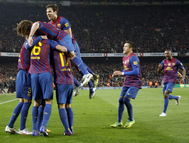 Barcelona comemora gol sobre o Real Madrid (Foto: EFE)