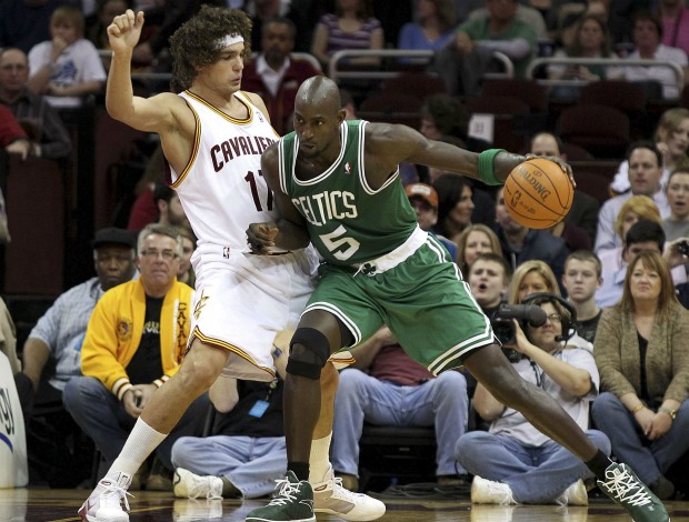 NBA Anderson Varejão Cleveland x Boston (Foto: Reuters)
