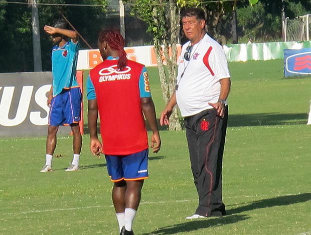 Joel Santana e Vagner Love no treino do Flamengo (Foto: Richard Souza / GLOBOESPORTE.COM)