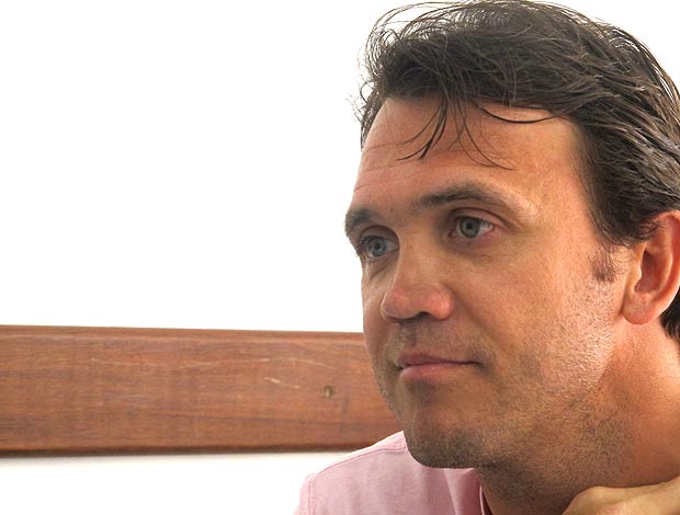 Petkovic durante entrevista no escritório (Foto: Richard Souza / GLOBOESPORTE.COM)