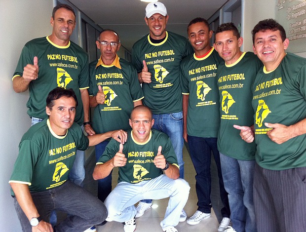 Jogadores e ex-atletas se reuniram pela campanha "Paz no Futebol" (Foto: Diego Morais / Globoesporte.com)