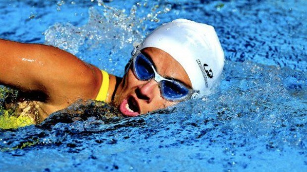 Mundialito de Triatlo Rápido feminino Flávia Fernandes treina natação (Foto: Divulgação)