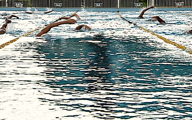 Frame: Nadadores do Corinthians treinam em Uberlândia, MG (Foto: Reprodução/ TV Integração)