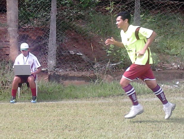 Wallace Pessanha e Léo Oliveira, preparador físico e meia da Desportiva Ferroviária (Foto: Divulgação/Desportiva Ferroviária)