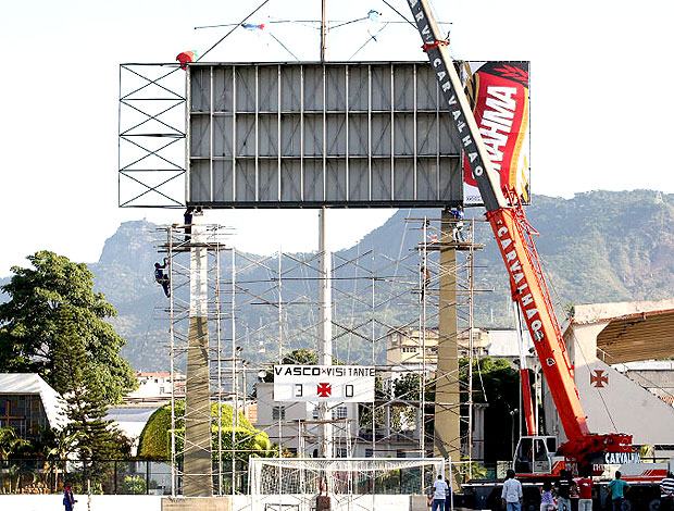 instalação do novo placar de São Januário (Foto: Divulgação / Site Oficial do Vasco)