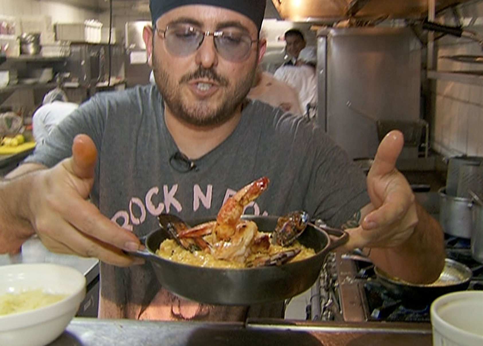 Emerson Sheik vira nome de prato fino após homenagear chef de cozinha