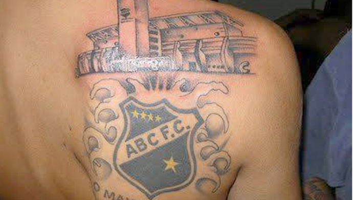 "É como minha casa", diz torcedor que tatuou fachada de estádio no ... - Globo.com