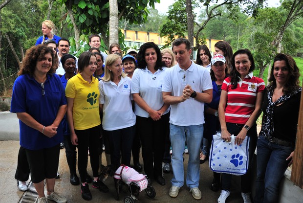 Luciano Huck promove adoção de animais abandonados e maltratados (Foto: Caldeirão do Huck/ TV Globo)