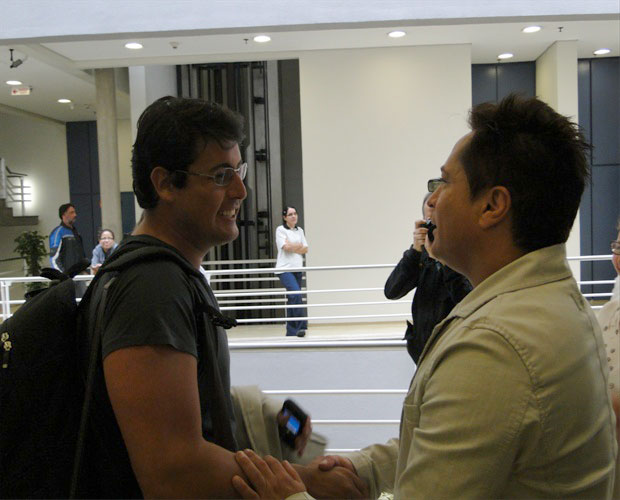 Bruno de Luca encontra com Leonardo nos bastidores do Domingão (Foto: Domingão do Faustão/TV Globo)