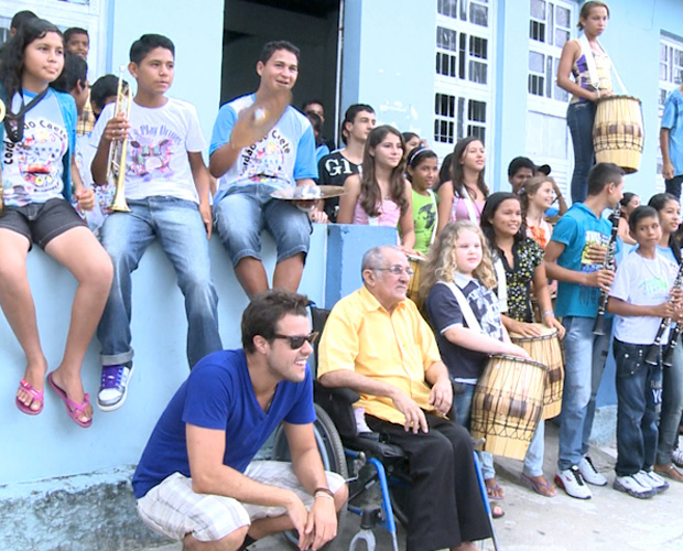 Joaquim visita o Instituto AMA, em Bragança (Foto: Domingão do Faustão / TV Globo)