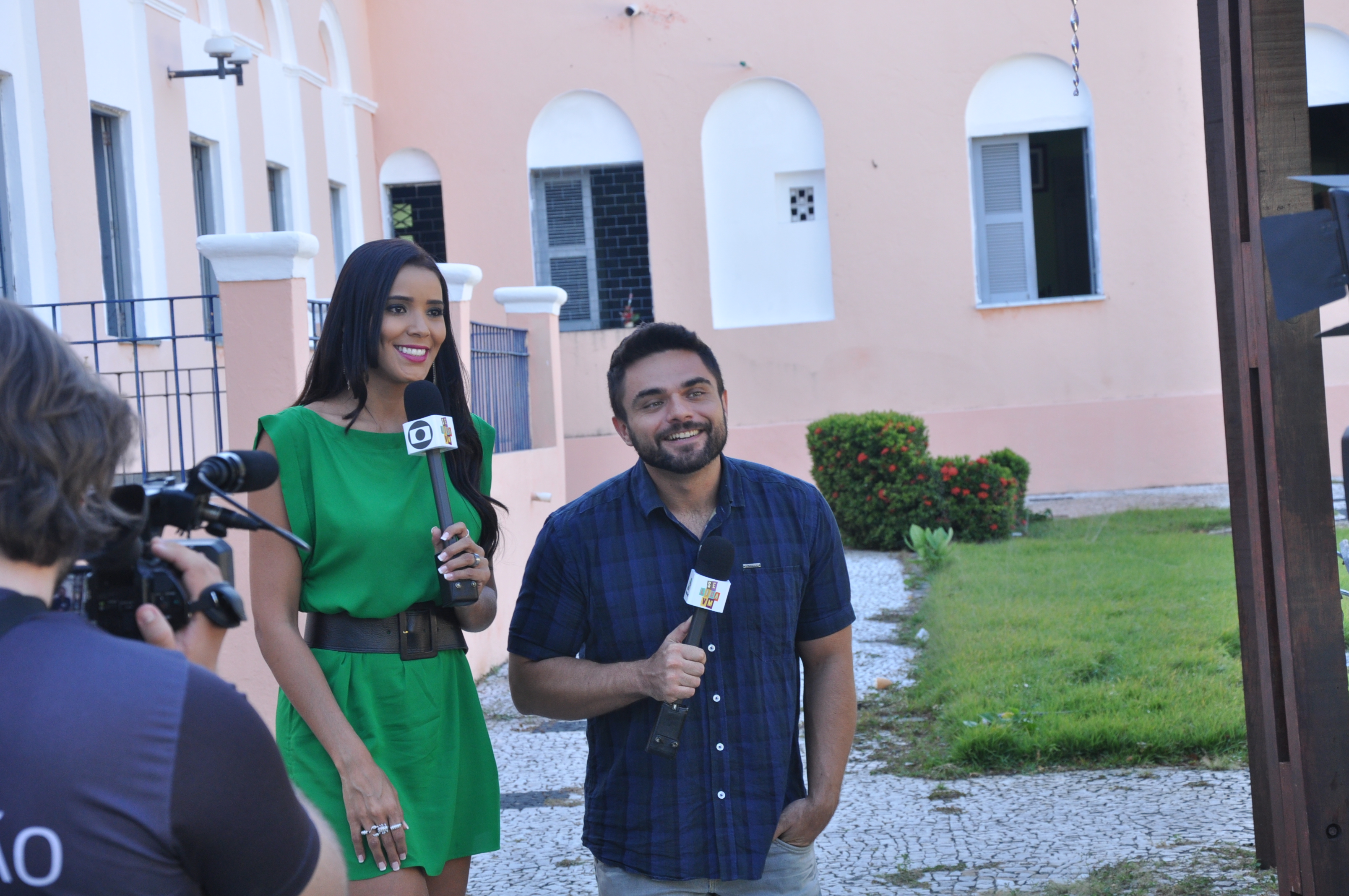 Dan e Niara visitam Lar Torres de Melo no lançamento da campanha Se Liga Solidário.