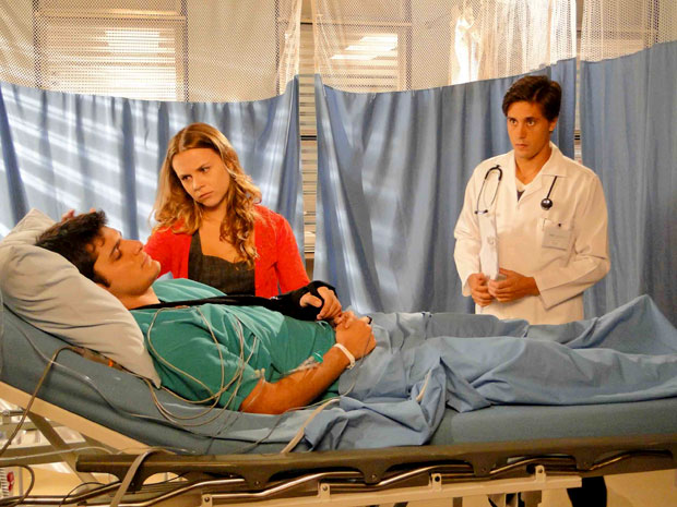 Pedro é atropelado e acorda no hospital