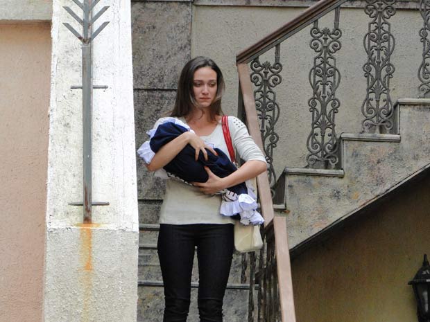Babi entrega bebê  (Foto: Malhação / TV Globo)