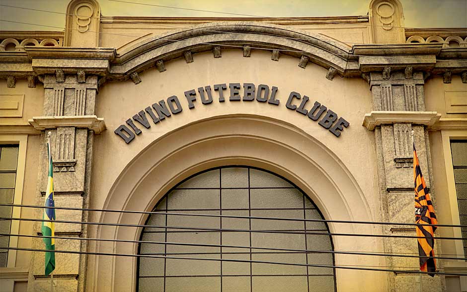 O bairro abriga a sede do Divino Futebol Clube, palco de grandes bailes de charme