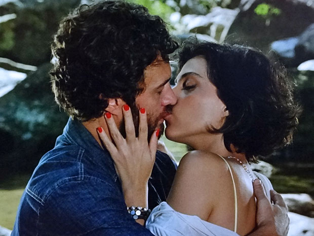 Rodrigo e Miriam se beijam pela segunda vez (Foto: Amor Eterno Amor/TV Globo)