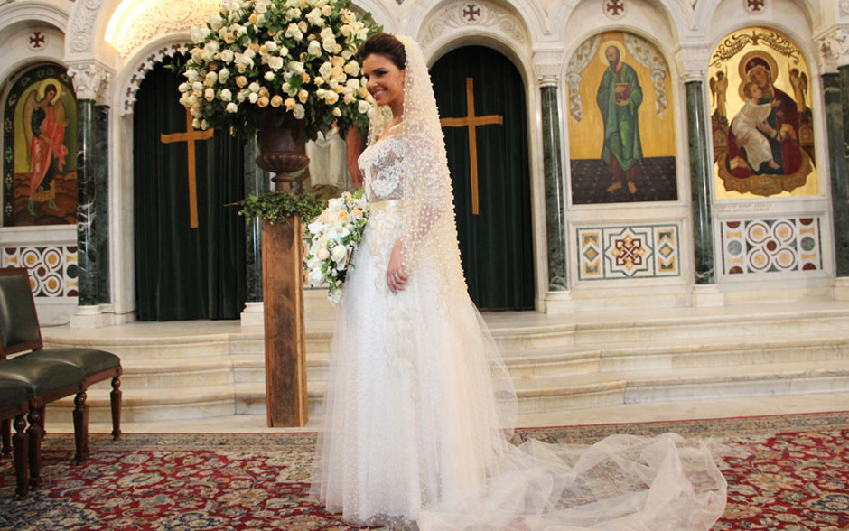 É de dar inveja... O vestido de noiva usado por Drika está avaliado em 40 mil reais e foi feito sob medida para a atriz