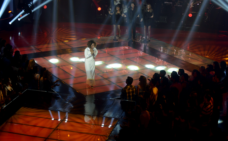 Ao som de Roberto Carlos, Thalita Pertuzatti subiu ao palco do The Voice Brasil