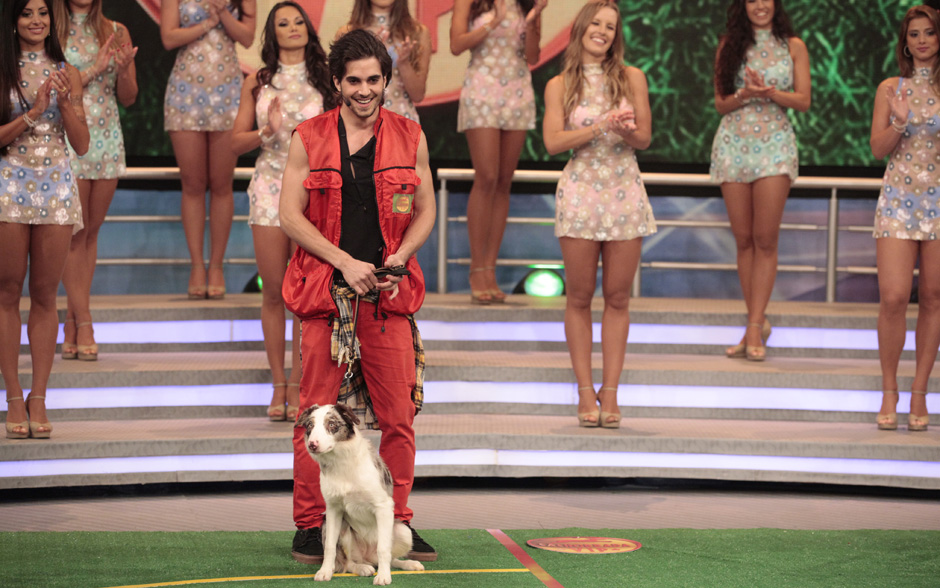 Fiuk e a cadelinha Gaia antes da prova da estreia do Cachorrada VIP