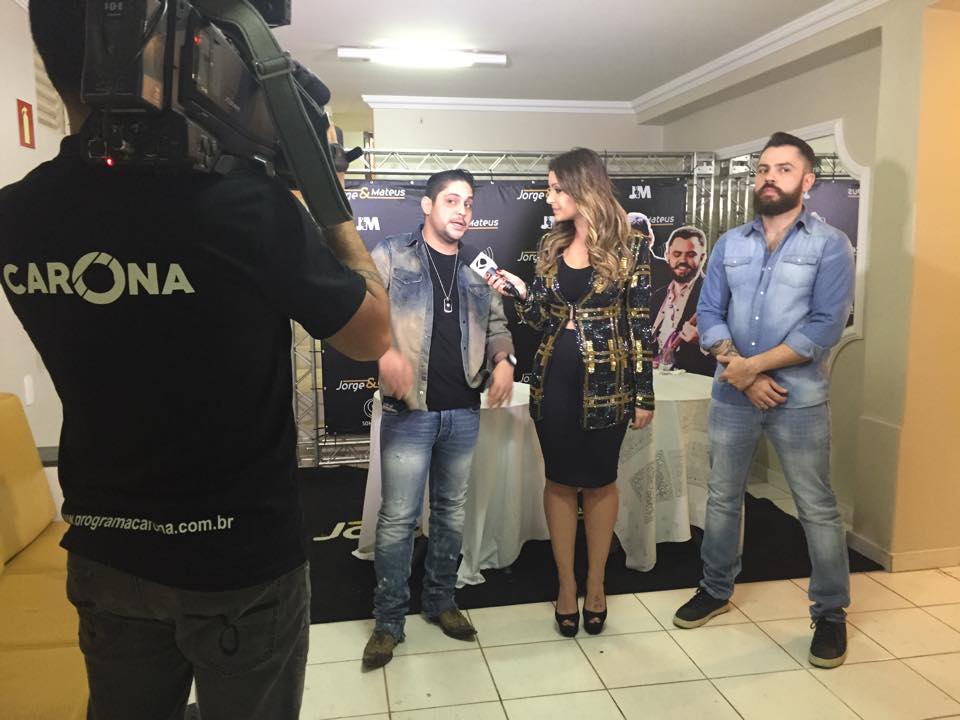 Cecília Ribeiro entrevista a dupla Jorge e Mateus na Fenamilho 2015