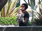David Beckham passeia com a filha sem se importar com os paparazzi