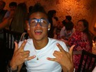 Neymar usou maquiagem para criar barriga tanquinho em fotos, diz jornal