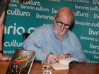 Jô Soares autografa o livro 'As esganadas' em São Paulo