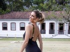 Com vestido  sensual, Fernanda Lima brilha em coletiva 